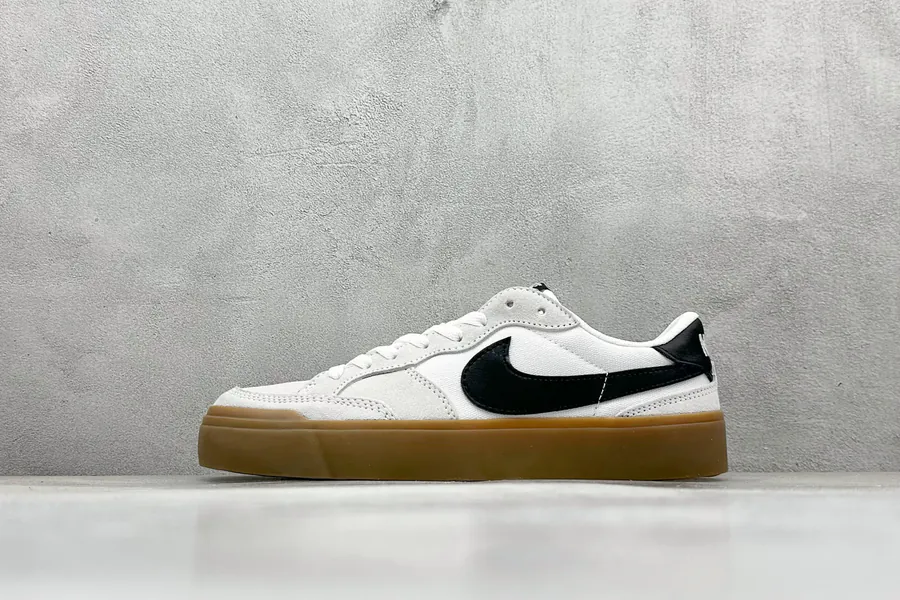 Nike SB Zoom Pogo Plus Vintage Style Low Top Sneaker