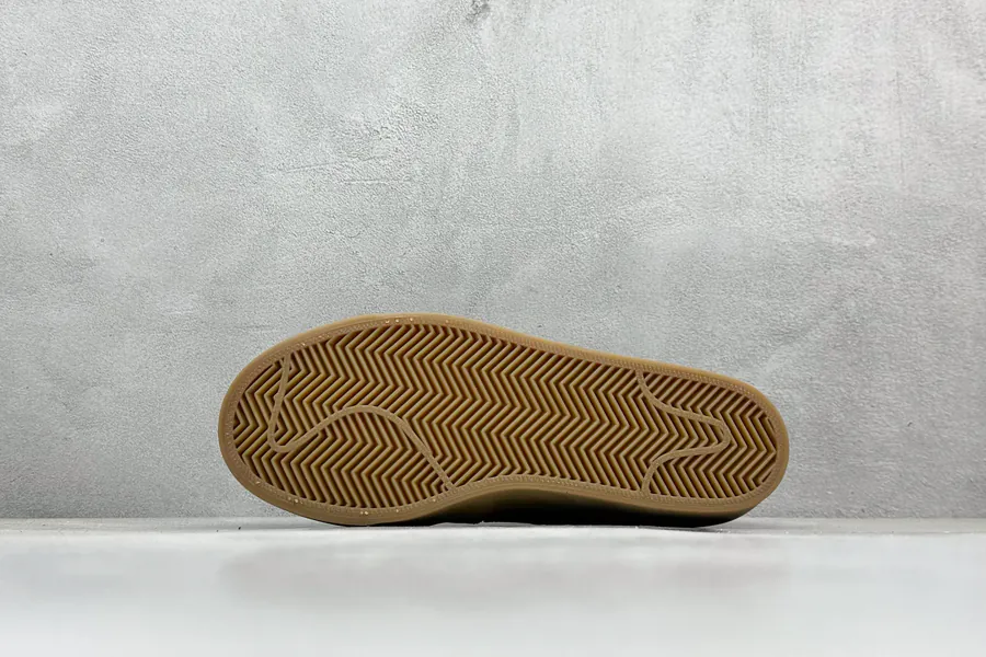 Nike SB Zoom Pogo Plus Vintage Style Low Top Sneaker