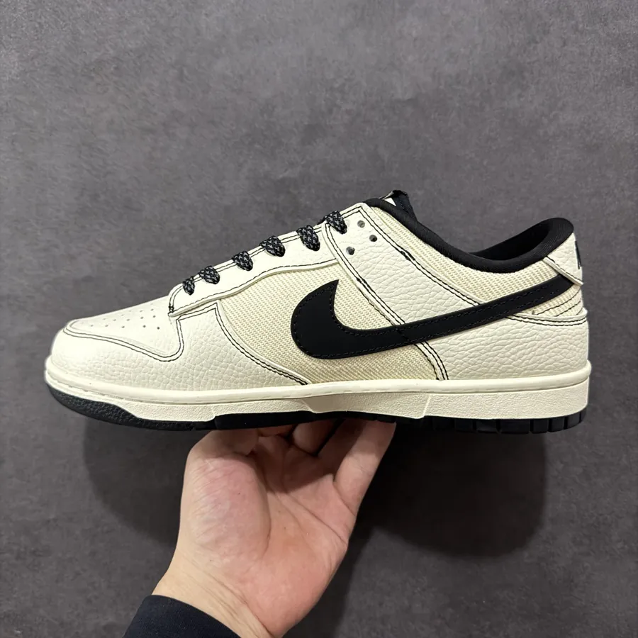 Nike SB Dunk Low Stussy Collaboration Low Top Sneaker