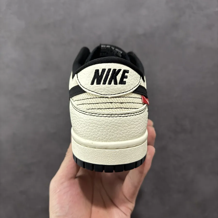Nike SB Dunk Low Stussy Collaboration Low Top Sneaker