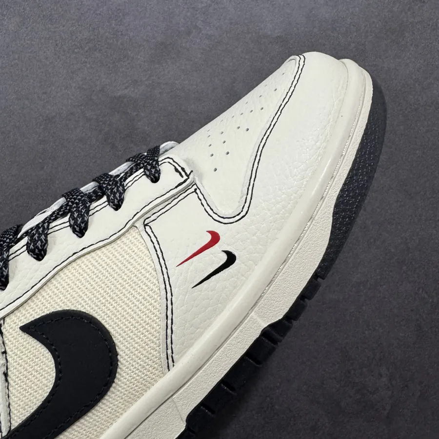 Nike SB Dunk Low Stussy Collaboration Low Top Sneaker