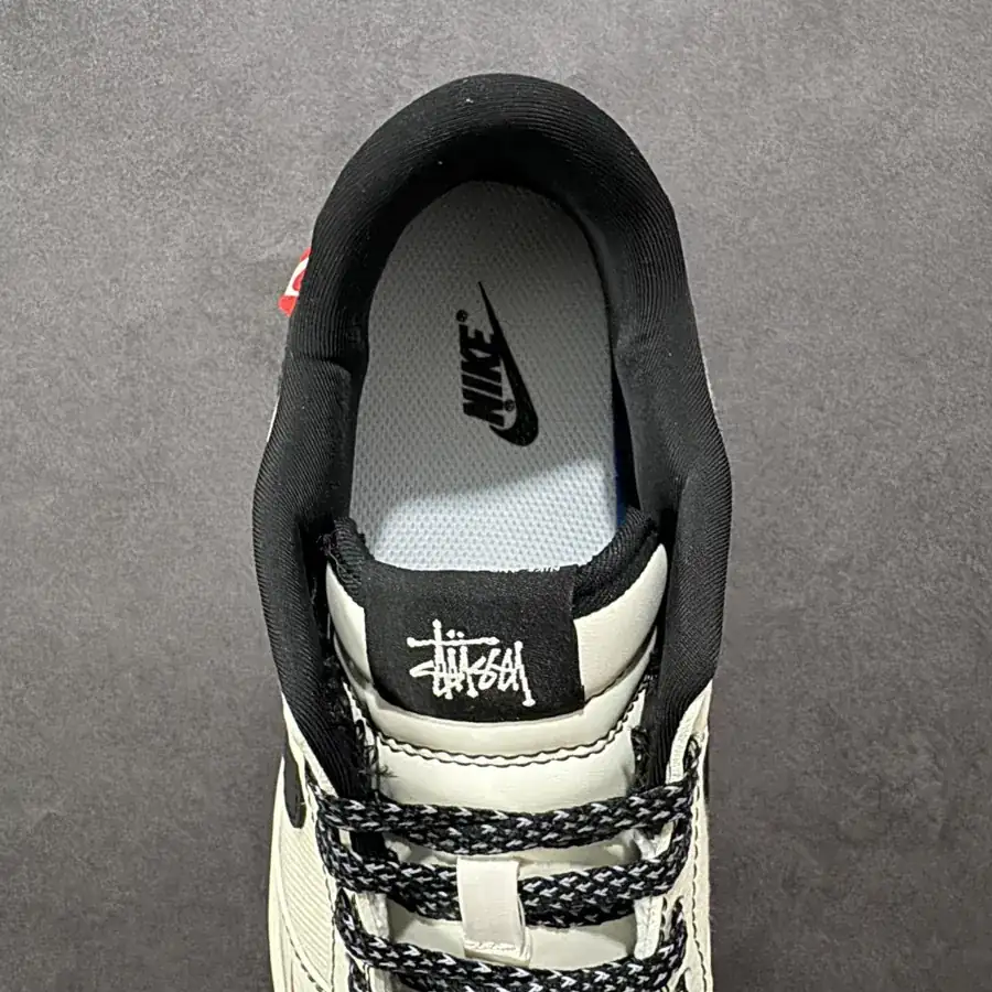 Nike SB Dunk Low Stussy Collaboration Low Top Sneaker