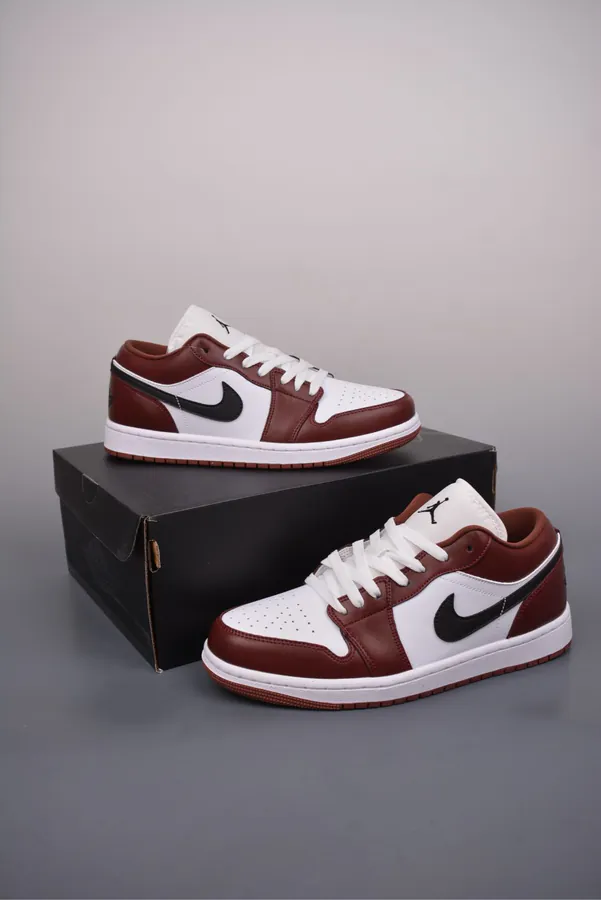 AJ1 Original Low Sneaker in White Red Black
