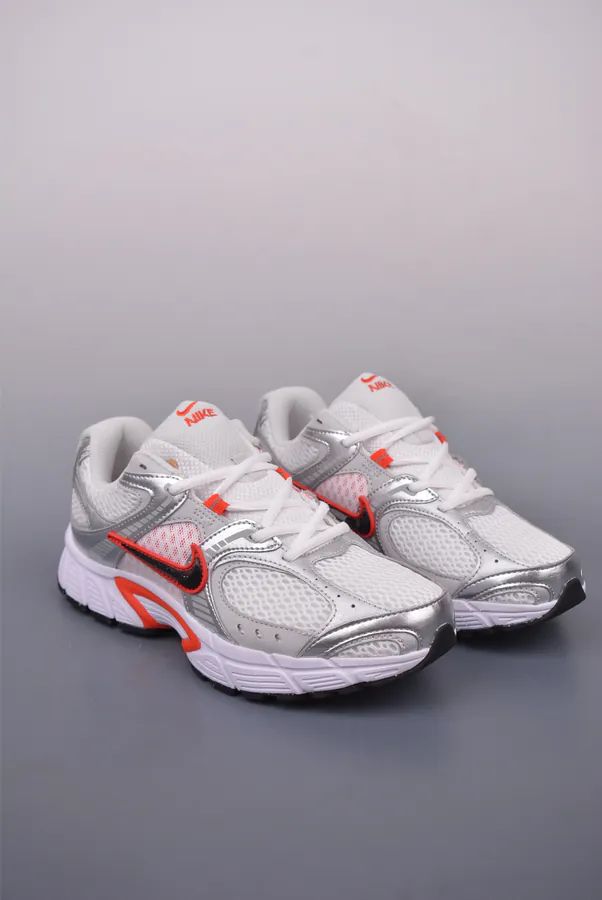 Nike V5 RNR Classic Running Shoes with Comfort and Style