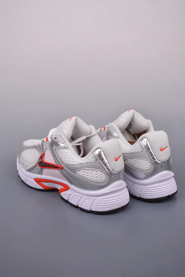 Nike V5 RNR Classic Running Shoes with Comfort and Style