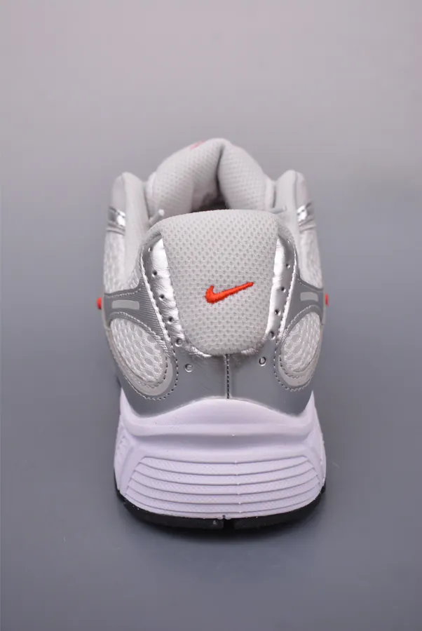 Nike V5 RNR Classic Running Shoes with Comfort and Style