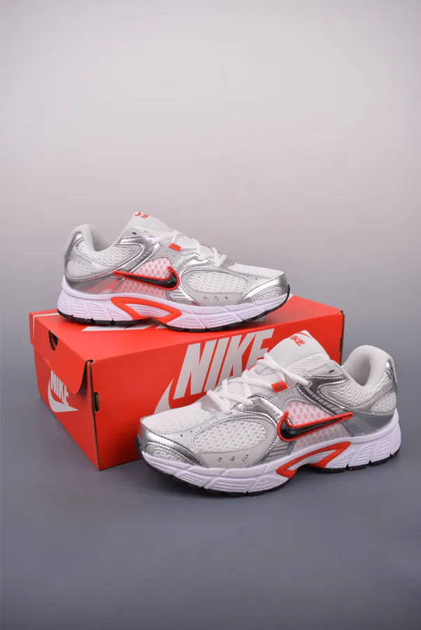 Nike V5 RNR Classic Running Shoes with Comfort and Style