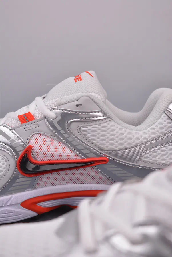 Nike V5 RNR Classic Running Shoes with Comfort and Style