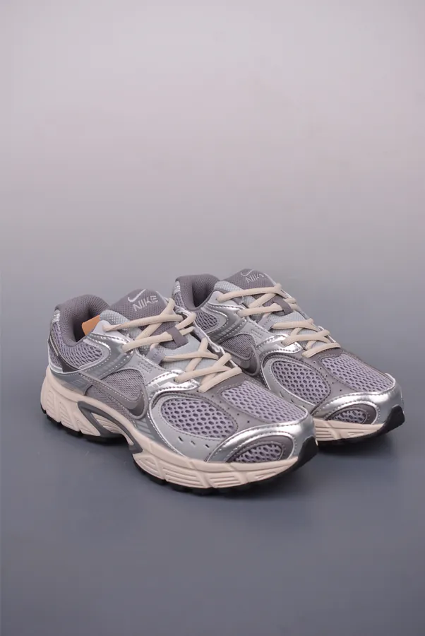 Nike V5 RNR Company Level Running Shoes