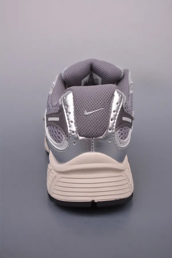Nike V5 RNR Company Level Running Shoes