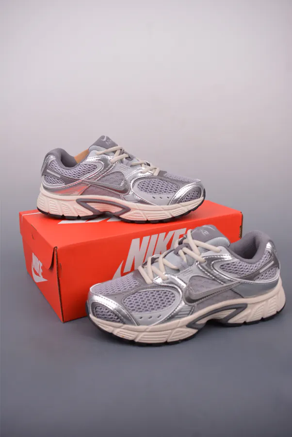 Nike V5 RNR Company Level Running Shoes