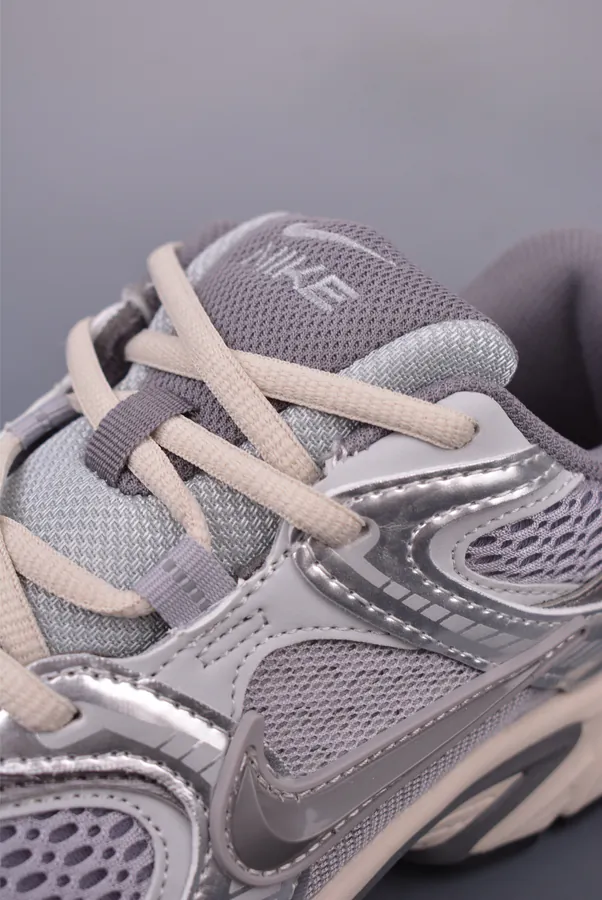 Nike V5 RNR Company Level Running Shoes