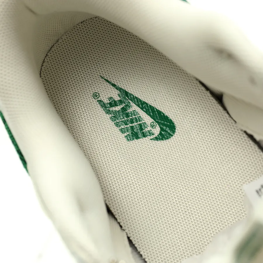 SB Dunk Low Monogram OG Version Narrow Toe Design