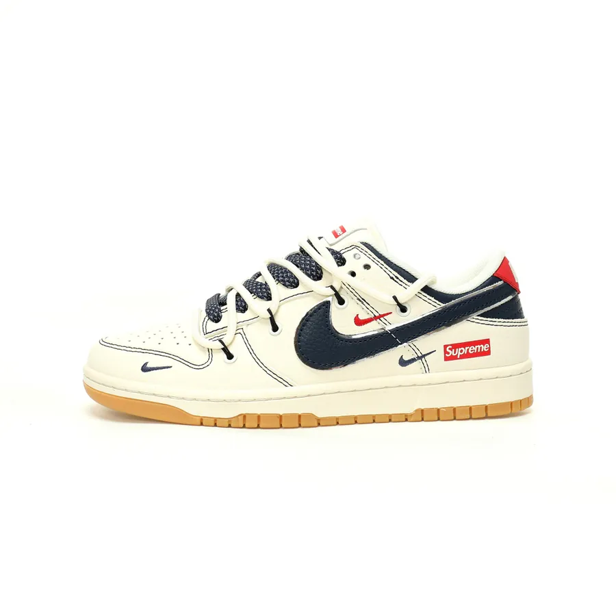 Supreme x Nike SB Dunk Low Retro SP OG Version