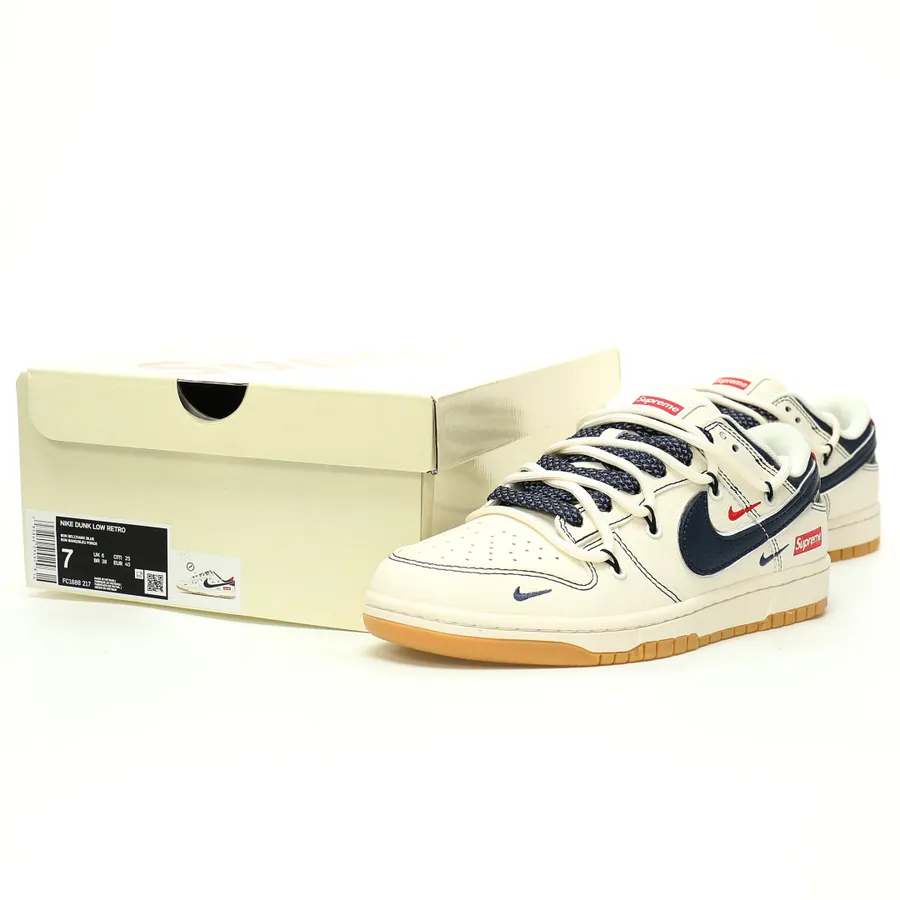 Supreme x Nike SB Dunk Low Retro SP OG Version