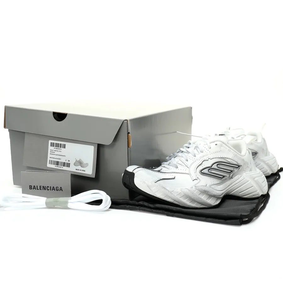 BALENCIAGA Monday Sneaker Vintage Style, Daily Commute