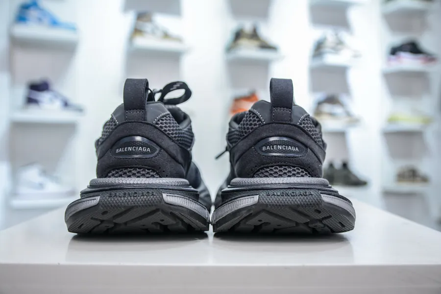 BALENCIAGA 3XL Sneakers Vintage Distressed Edition