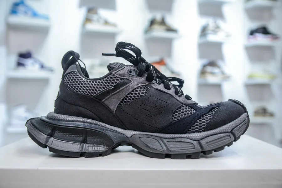 BALENCIAGA 3XL Sneakers Vintage Distressed Edition