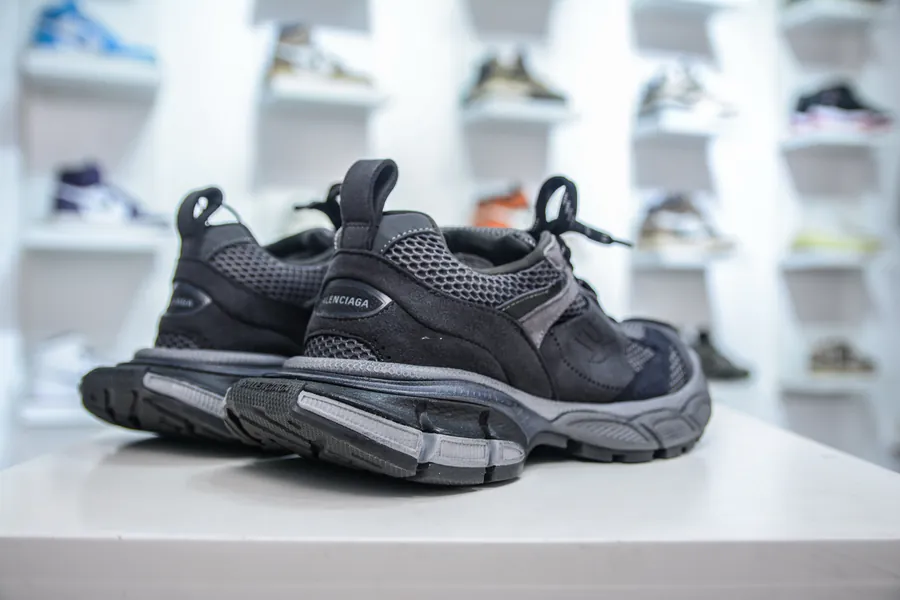 BALENCIAGA 3XL Sneakers Vintage Distressed Edition