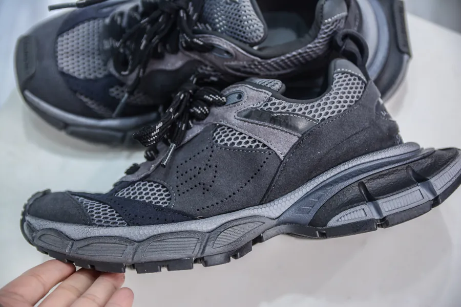 BALENCIAGA 3XL Sneakers Vintage Distressed Edition
