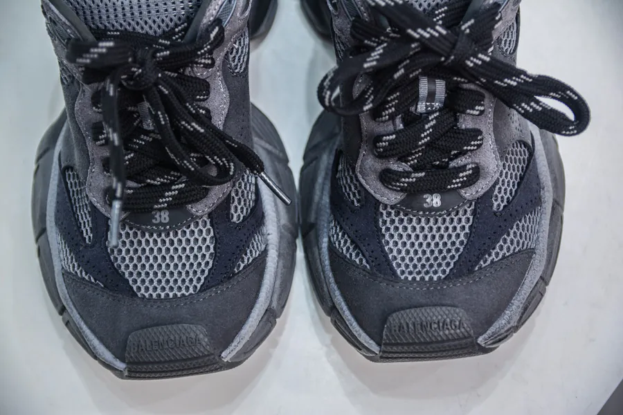 BALENCIAGA 3XL Sneakers Vintage Distressed Edition