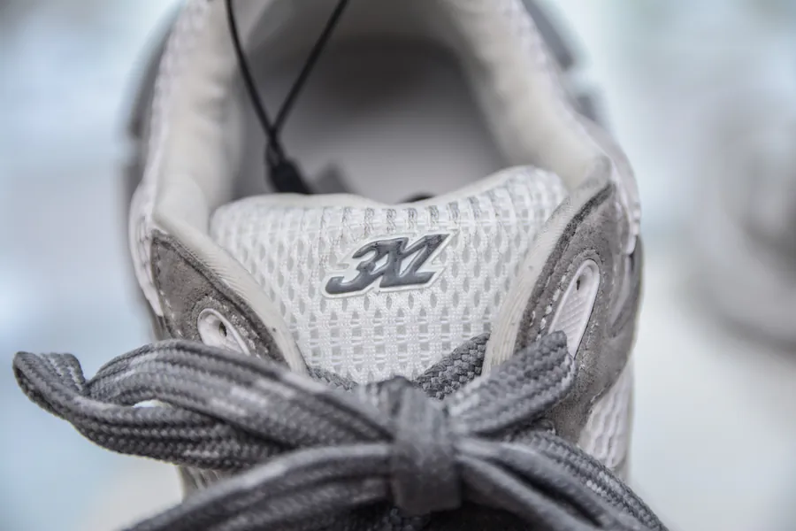 BALENCIAGA 3XL Sneakers Vintage Distressed Edition