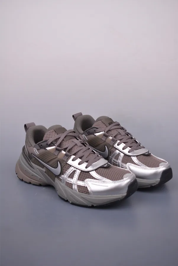 NIKE V2K Runtekk Vintage Style Running Shoes
