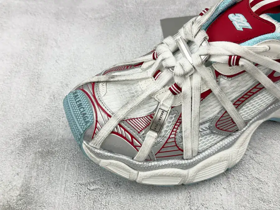 Balenciaga 3XL Extreme Laces B in Beige