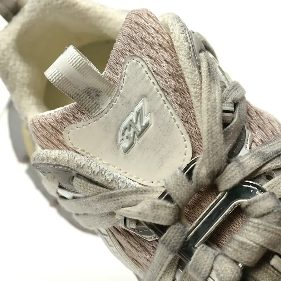 Balenciaga 3XL Sneakers Vintage Style, Retro Design