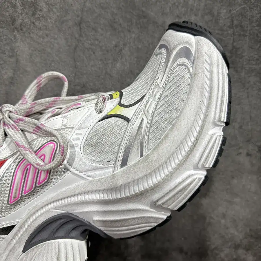 BALENCIAGA 6XL Sneakers Vintage Style, Meticulous Handcraft