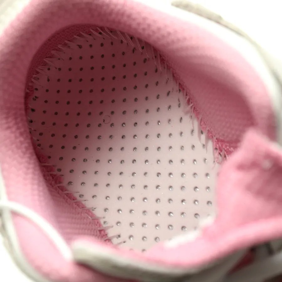 BALENCIAGA Monday Sneaker Vintage Style, Daily Commute, Meticulous Handcraft