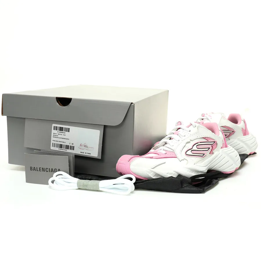 BALENCIAGA Monday Sneaker Vintage Style, Daily Commute, Meticulous Handcraft