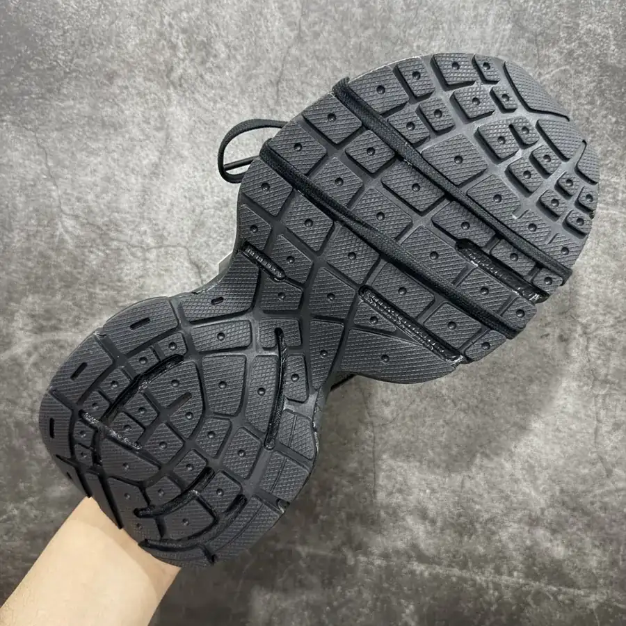 BALENCIAGA 3XL Sneakers Parisian Vintage Style