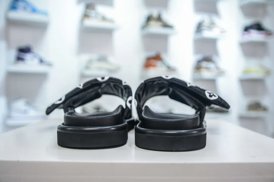 LOUIS VUITTON Classic Trainer Sneaker