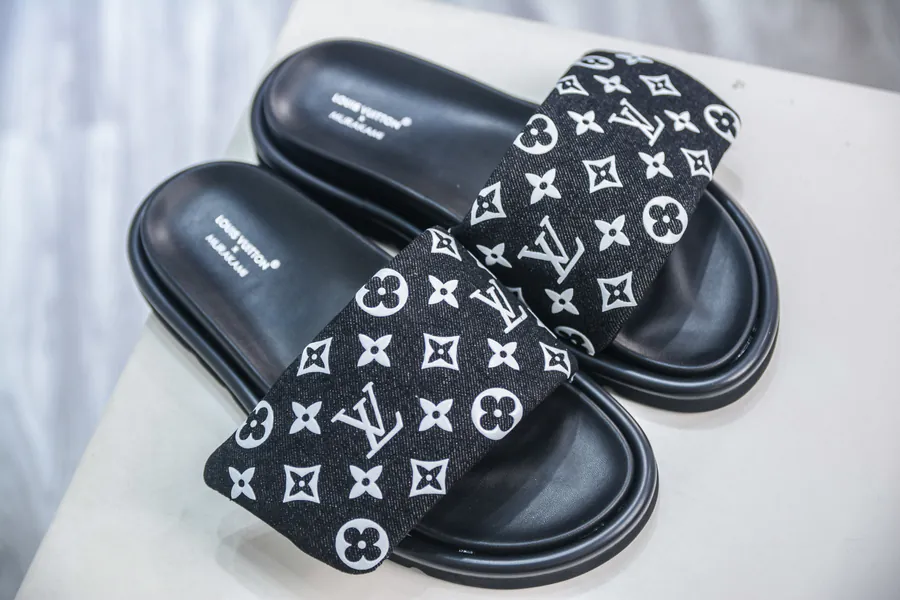 LOUIS VUITTON Classic Trainer Sneaker