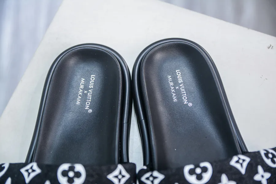 LOUIS VUITTON Classic Trainer Sneaker