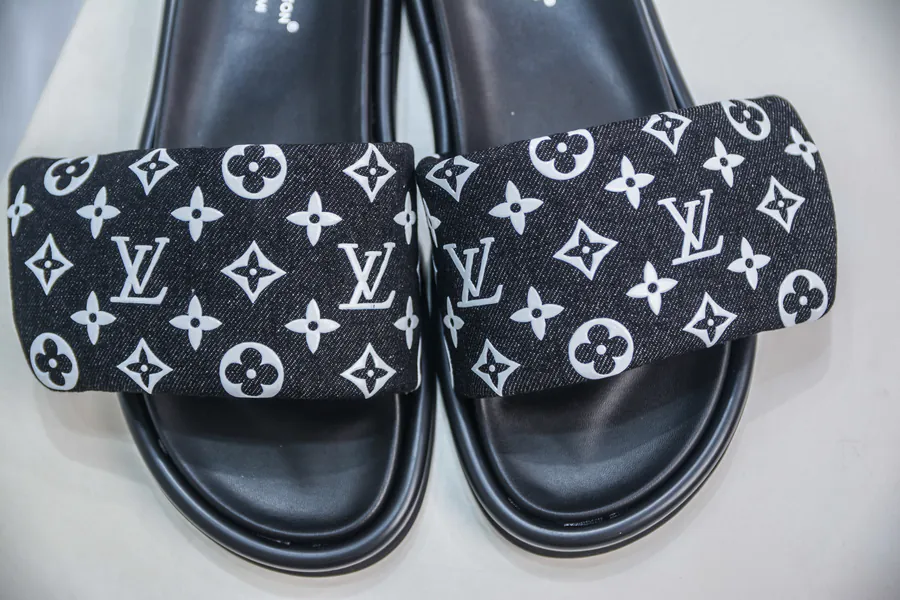 LOUIS VUITTON Classic Trainer Sneaker