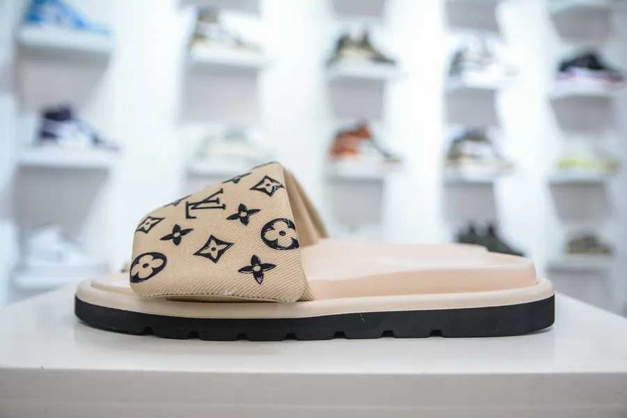 LOUIS VUITTON Classic Trainer