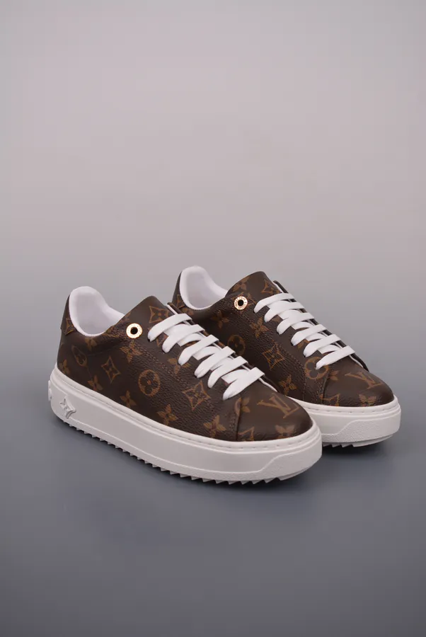 Louis Vuitton Luxury Sneaker with Original Sole and Soft Leather Lining