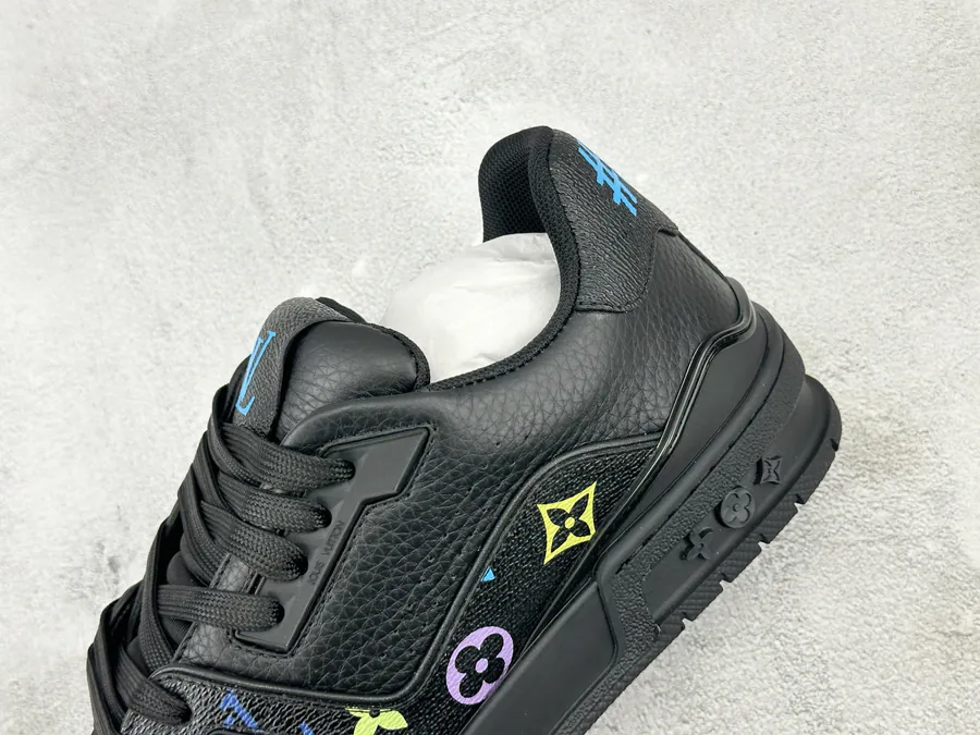 LOUIS VUITTON Trainer Black