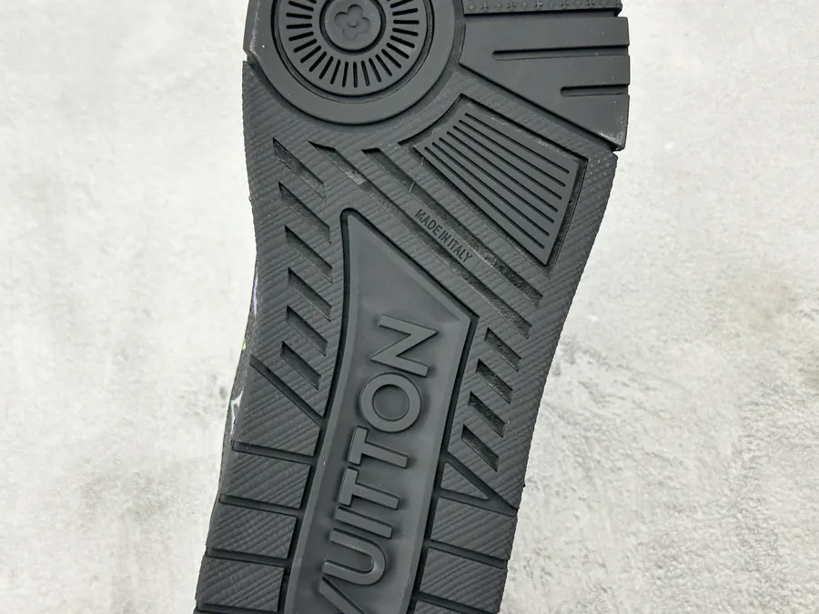 LOUIS VUITTON Trainer Black