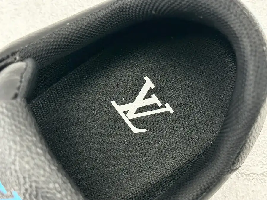 LOUIS VUITTON Trainer Black