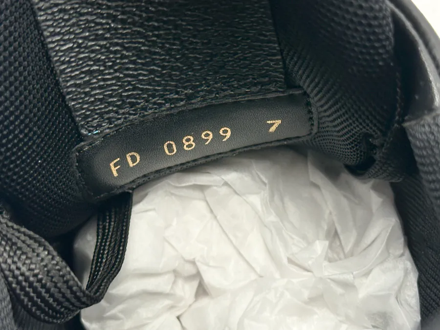 LOUIS VUITTON Trainer Black