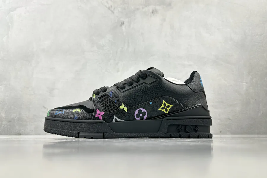 LOUIS VUITTON Trainer Black