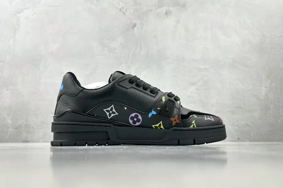 LOUIS VUITTON Trainer Black