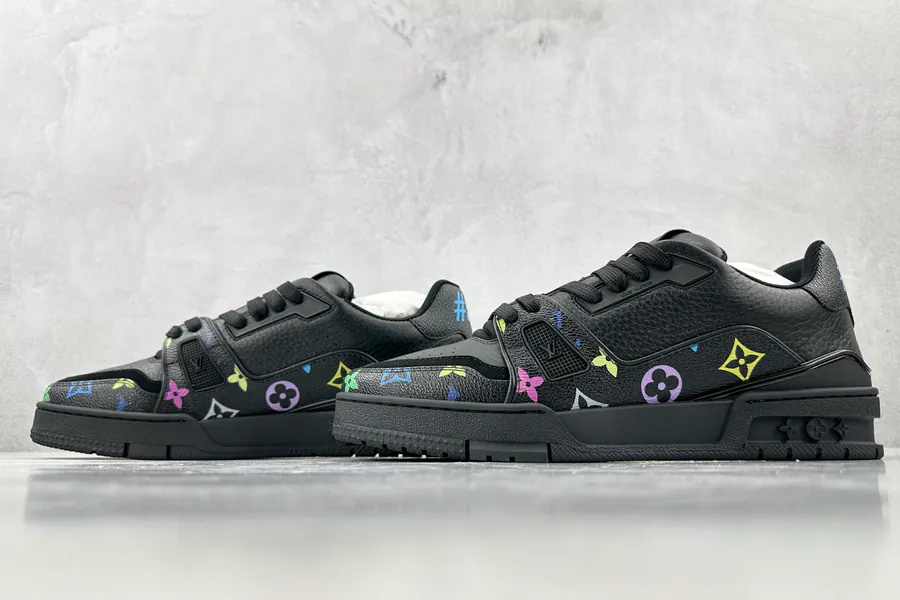 LOUIS VUITTON Trainer Black