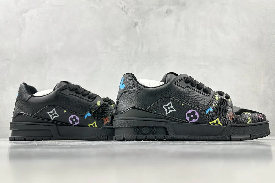 LOUIS VUITTON Trainer Black