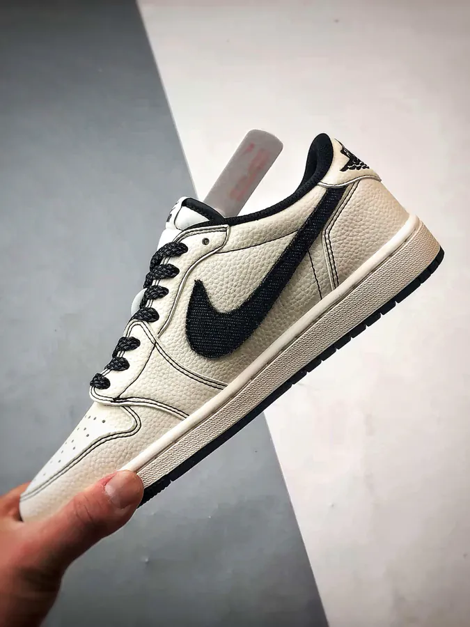 Air Jordan 1 Low OG Levi's White Black Denim