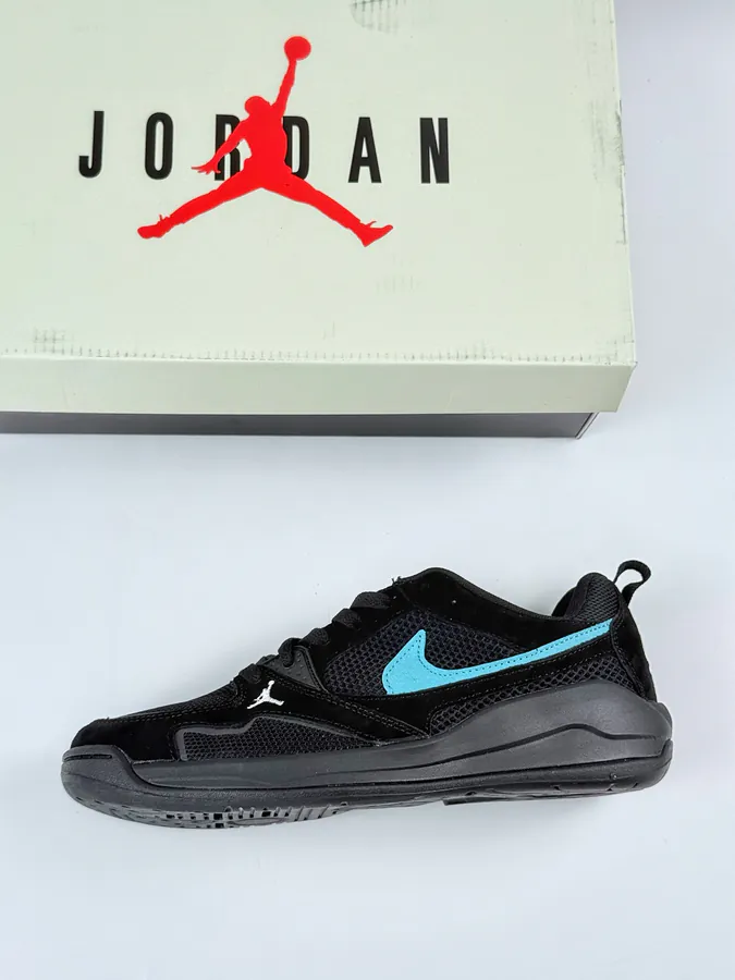 Jordan NK Air Jordan CMFT Era Retro Sneaker
