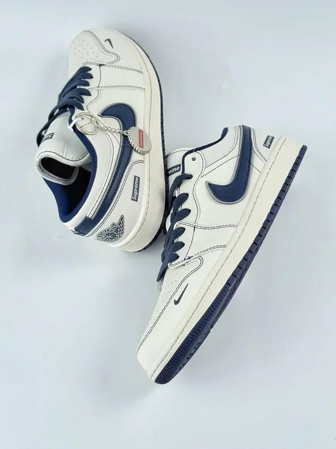 Air Jordan 1 Retro Low x Supreme OG Edition